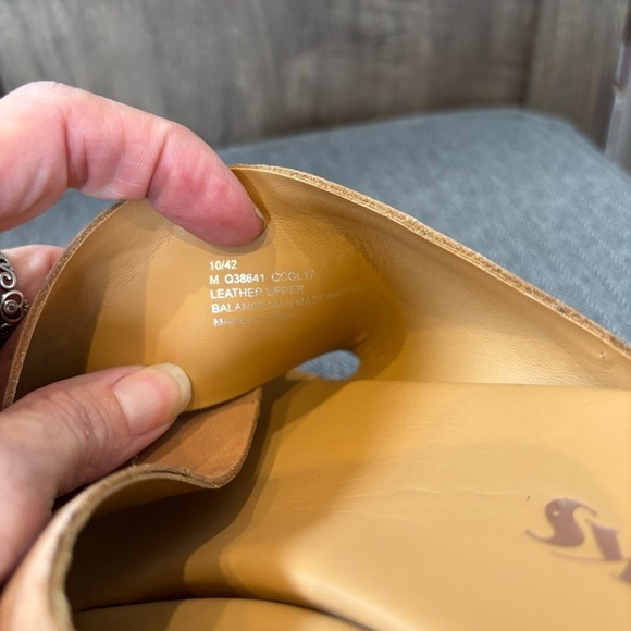 Women's Tan Wedge Sandals - Picture 12 of 12